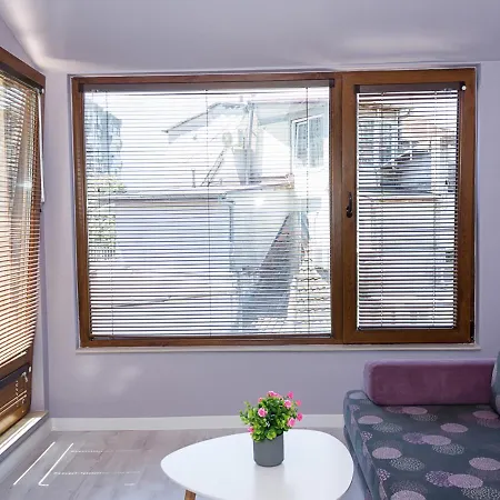 The Purplish Apartment In Varna Center By Flat Mаnаger Διαμέρισμα Βάρνα